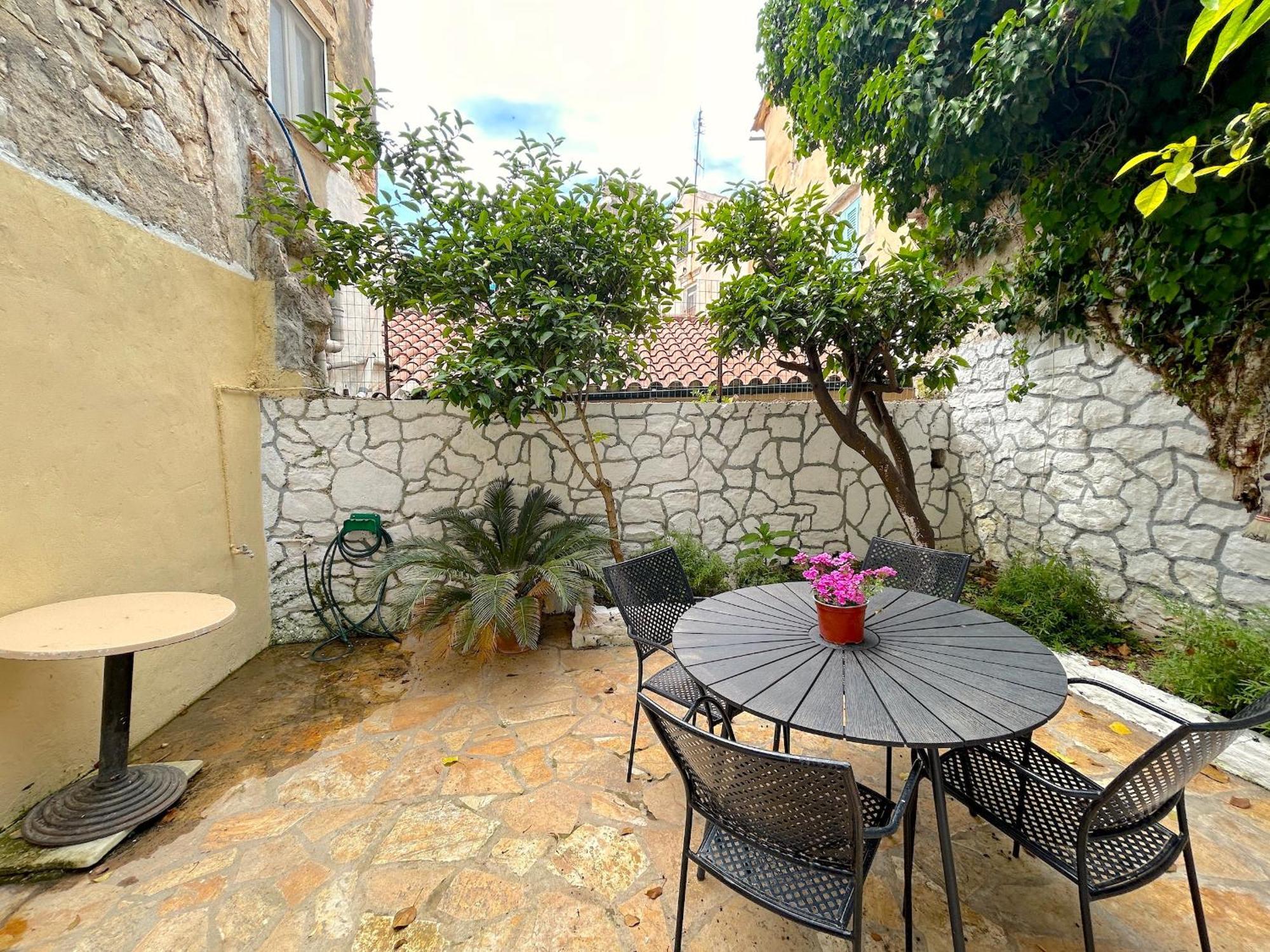 Appartement Traditional House With Ivy Garden