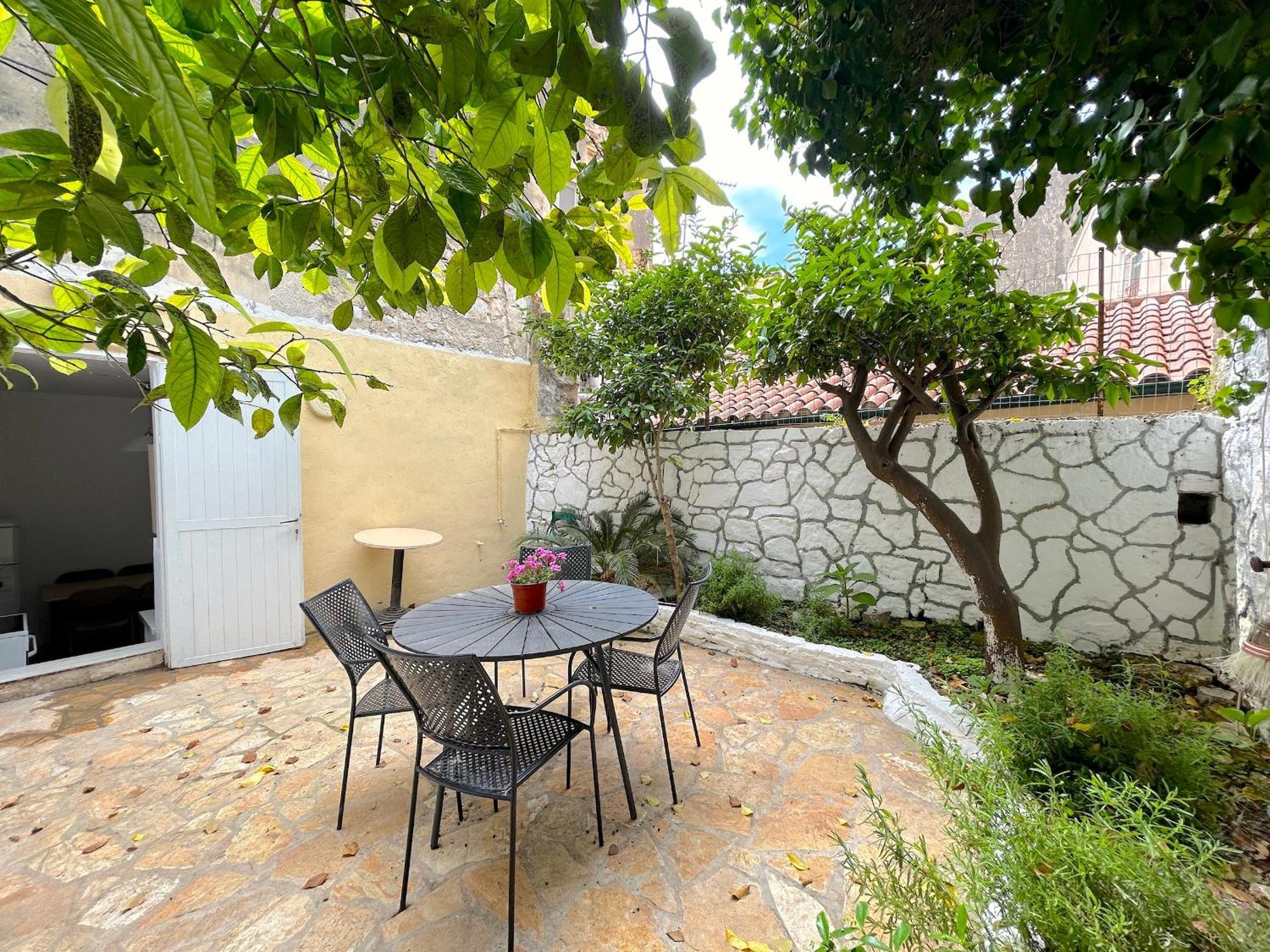 Appartement Traditional House With Ivy Garden